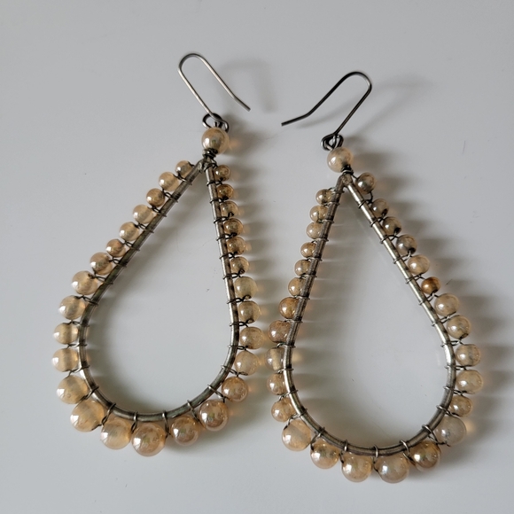 Vintage Mother of Pearl Twisted Necklace with Complimentary Contemporary Earring - Picture 8 of 16